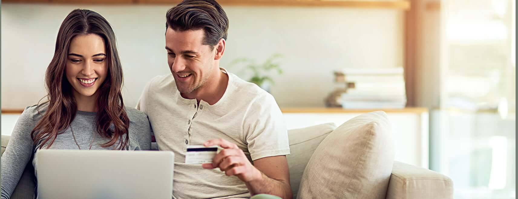 couple paying bill